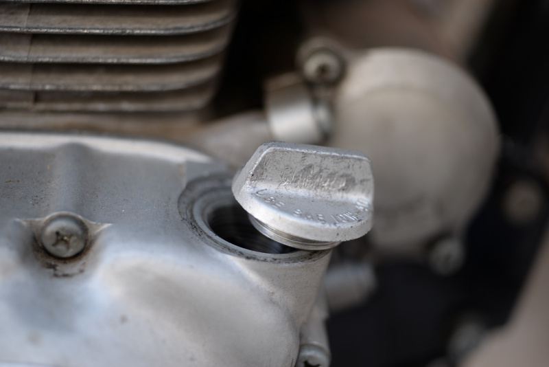 「旧車再生の基本・エンジンオイル交換と各部の調整【49年前のCB125は直るのか？ 素人再生記】」の3枚目の画像