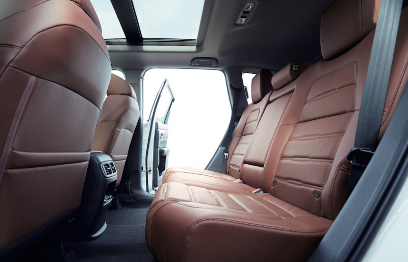 「ホンダCR-Vがマイナーチェンジ。ブラック基調の最上級グレード「BLACK EDITION」を追加【新車】」の5枚目の画像