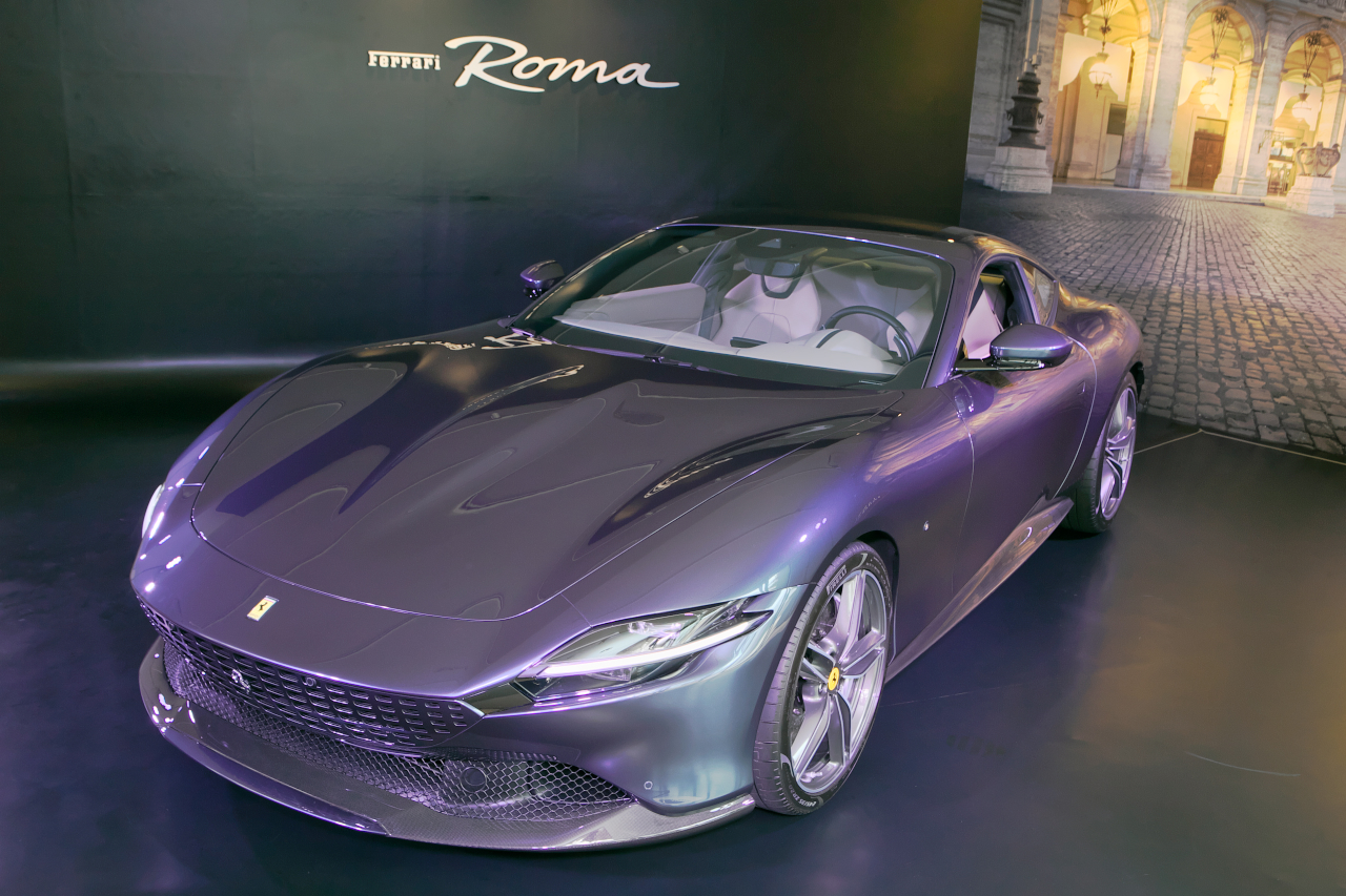 フェラーリ最後のピュアガソリンエンジンか？フェラーリ・ローマは人気