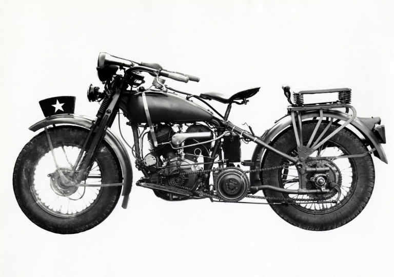 東洋工業初のバイク（1930（昭和5年3月）。