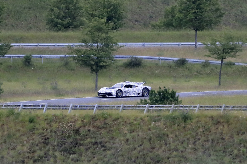 「メルセデス・ベンツ初のハイパーカー「AMG One」、秘密施設で開発テスト中！」の3枚目の画像