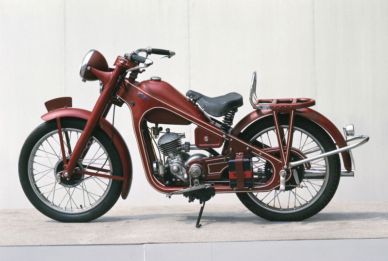 ホンダ ドリームD型（1949(昭和24）年8月）。