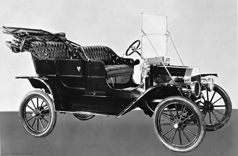 T型フォード （Model T・1908年）。