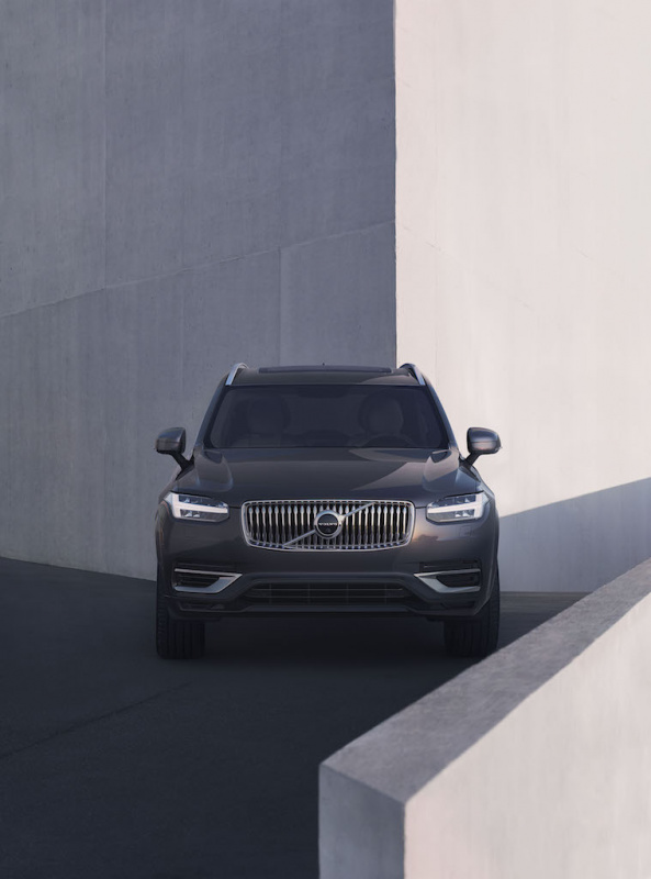 「セレブ向けSUV!?　4人乗りのボルボ「XC90 T8 Twin Engine AWD Excellence」の最後の10台が特別特典付きで販売」の13枚目の画像