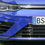 「Rブルーは最速の証。新型「VWゴルフR」ほぼフルヌードで出現！」の13枚目の画像ギャラリーへのリンク
