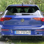 Rブルーは最速の証。新型「VWゴルフR」ほぼフルヌードで出現！ - VW Golf R 5