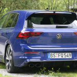 Rブルーは最速の証。新型「VWゴルフR」ほぼフルヌードで出現！ - VW Golf R 6
