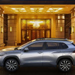 トヨタ・カローラ クロスを世界初公開！世界戦略のコンパクトSUVをタイで発表!! - entrance of luxury hotel