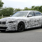 キドニーグリルを差別化!?　EV版BMW・3シリーズのプロトタイプをスクープ - Spy shot of secretly tested future car