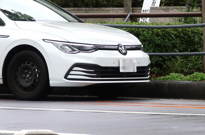 「日本未発売の新型VWゴルフ（ゴルフ8）が日本の公道でテスト中！」の1枚目の画像