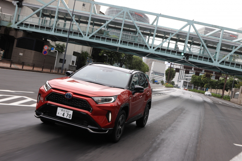 「EVモードのスムーズな走りと、ハイブリッドモードの圧倒的な加速フィールを味わえる【RAV4 PHV公道試乗】」の6枚目の画像