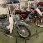 「日本初のスピードメーター搭載車やジウジアーロデザインのロータリーエンジン車も展示【スズキ歴史館　2輪車編】」の3枚目の画像ギャラリーへのリンク