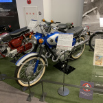 「日本初のスピードメーター搭載車やジウジアーロデザインのロータリーエンジン車も展示【スズキ歴史館　2輪車編】」の6枚目の画像ギャラリーへのリンク