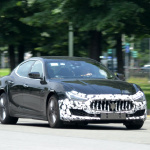 7.15デビューへ。マセラティ初のハイブリッド「ギブリ」改良型、新LEDテールライト光る！ - Maserati Ghibli facelift 8
