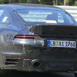 911ターボに謎のダックテールを装着したテスト車両をキャッチ。「911スポーツクラシック」の新型モデルか？ - Spy shot of secretly tested future car