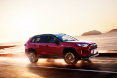 売れまくりのrav4 Phvが 18 1kwhという大きなバッテリーを搭載するワケ 週刊クルマのミライ Clicccar Com