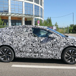 アウディの電動SUV「Q4」、市販型デザインが露出！ - Audi Q4 e-tron 17
