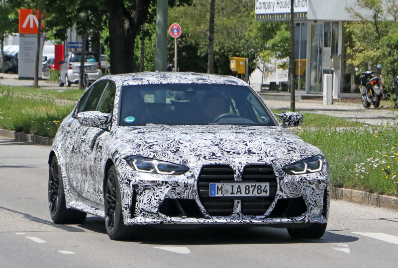「メガグリルが完全露出！　BMW M3次期型、9月デビューへ」の3枚目の画像
