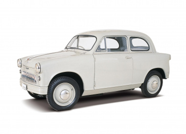 1955年10月、軽四輪乗用車「スズライト」発売。