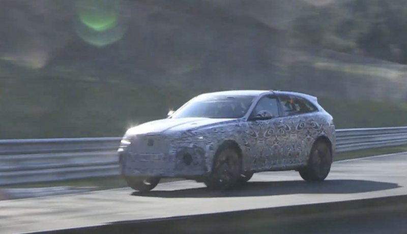 「BMW製V8サウンドか？ ジャガー最強SUV「F-Pace SVR」改良型、ニュルで高速テスト！」の7枚目の画像