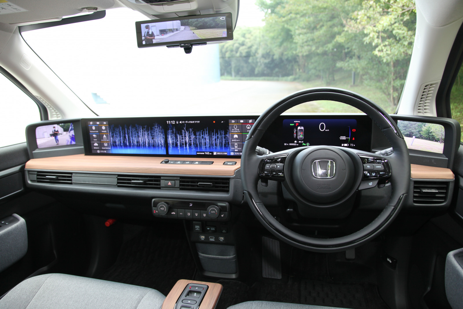 Honda E 0806 24 画像 Honda Eの超未来感あふれる5スクリーンのインパネ クラウドaiによる音声操作もまるで未来のクルマ Clicccar Com