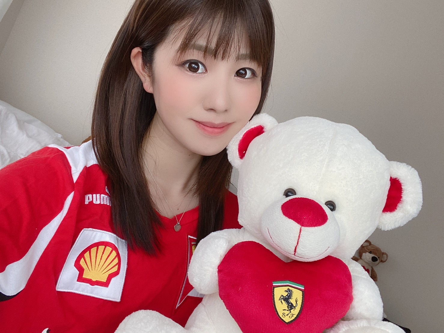 梅本まどかはついに初めての愛車、真っ赤なトヨタ86を購入しました