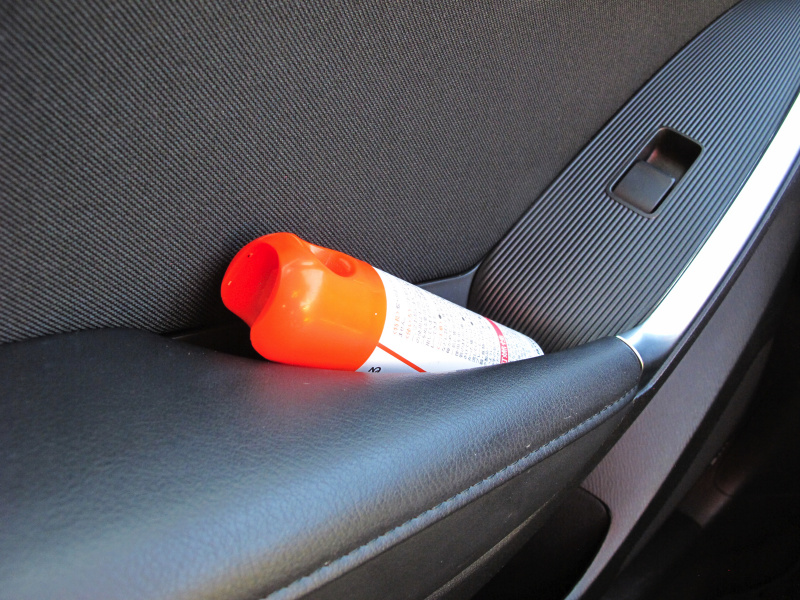 スマホやetcカード スプレー缶など多数 猛暑で車内に残すと 絶対に危険 なもの 6選 Clicccar Com