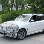 「BMW X3初の改良型が開発中。プロトタイプを初スクープ」の5枚目の画像ギャラリーへのリンク