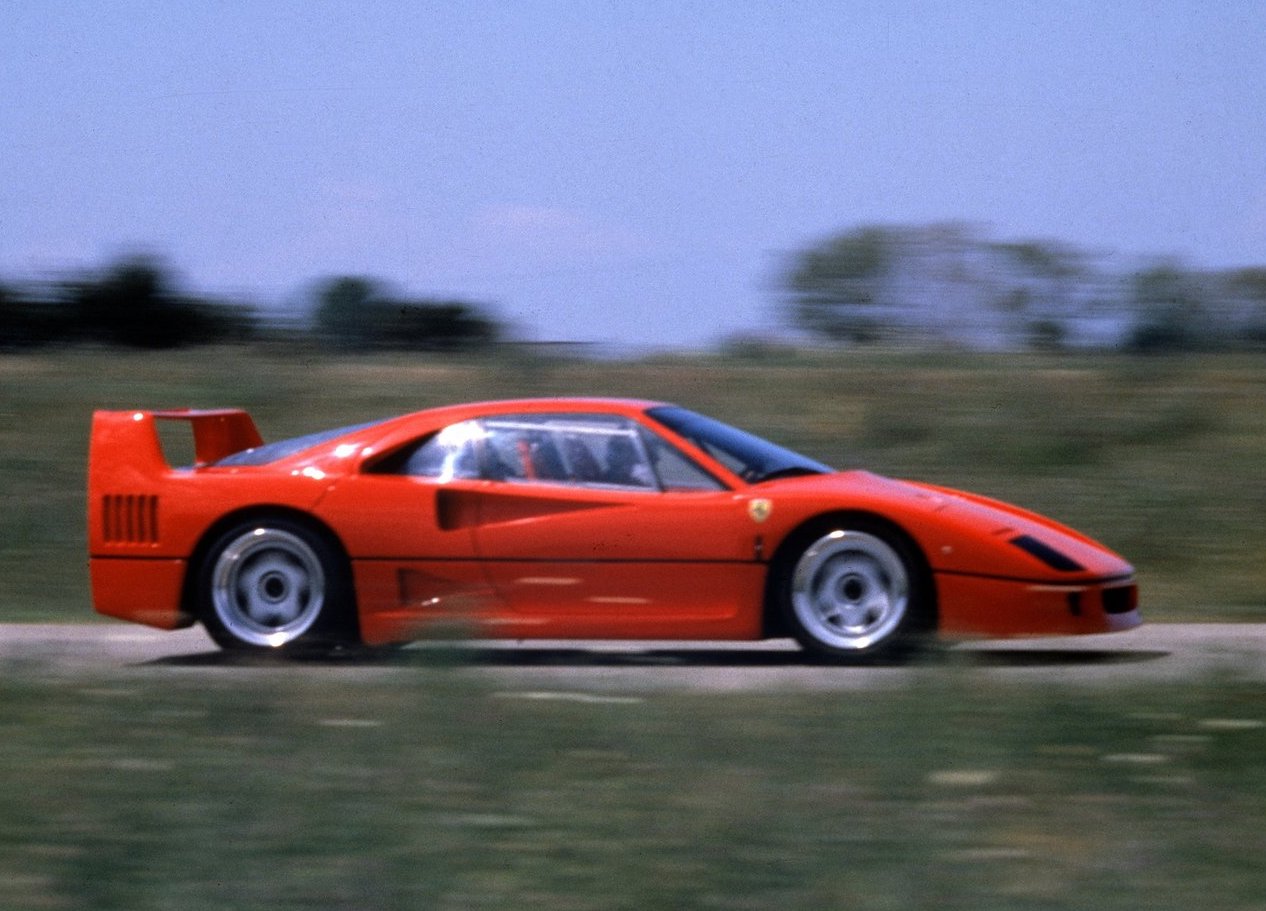 Ferrari-F40-1987-1280-0a 画像｜発表秒読みか？ フェラーリ「F40」にインスパイアされた新型ワンオフモデルが公開へ |  clicccar.com