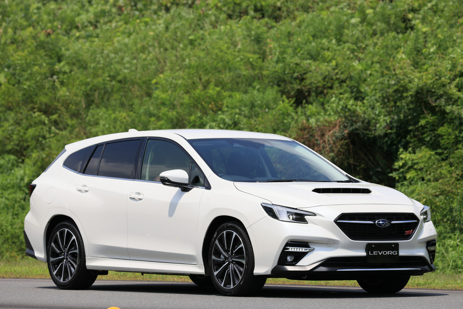 スバル新型レヴォーグのディテールへもこだわりはドアチェッカーのコイルスプリング化にも Subaru Levorg Clicccar Com