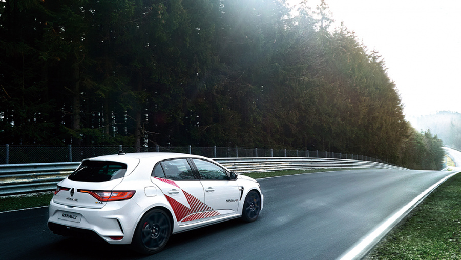 ニュルブルクリンク北コース最速タイムを記録したメガーヌ R S トロフィーrが全国10の販売店に試乗車として登場 Clicccar Com