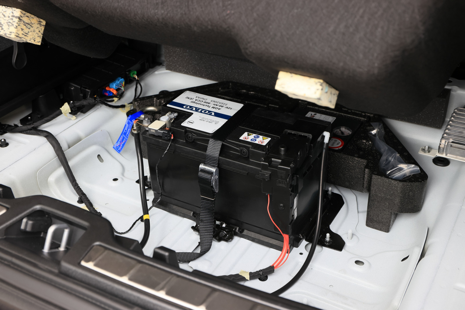 「ボルボ「XC40 Recharge Plug-in hybrid T5」は、電動化らしいスムーズで上質な走りが最大の魅力」の5枚目の画像