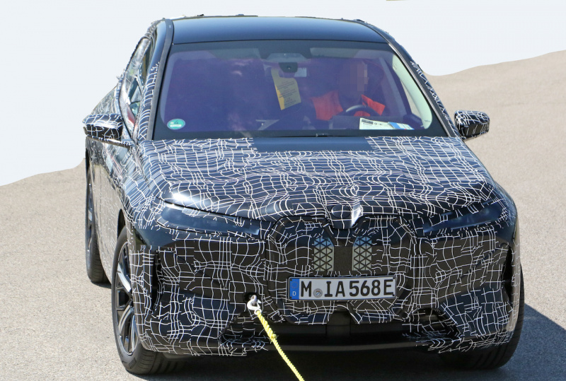 「BMW新型EVクロスオーバーSUV「iX5」、最終デザイン見えてきた！」の1枚目の画像