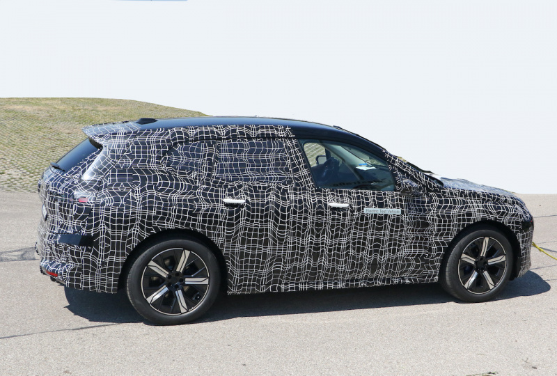 「BMW新型EVクロスオーバーSUV「iX5」、最終デザイン見えてきた！」の6枚目の画像