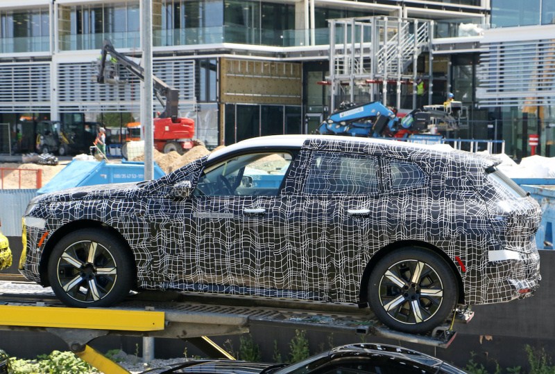 「BMW新型EVクロスオーバーSUV「iX5」、最終デザイン見えてきた！」の11枚目の画像