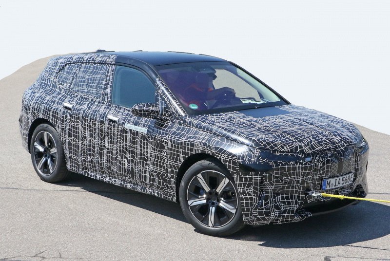 「BMW新型EVクロスオーバーSUV「iX5」、最終デザイン見えてきた！」の3枚目の画像