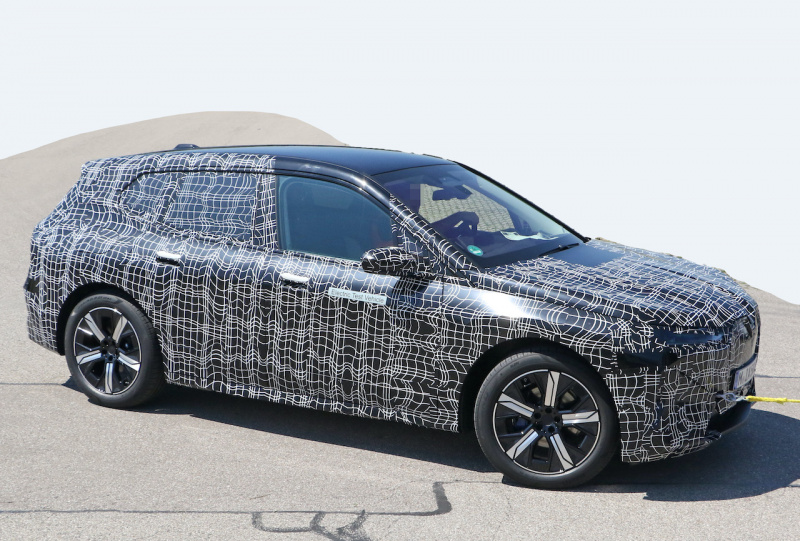 「BMW新型EVクロスオーバーSUV「iX5」、最終デザイン見えてきた！」の4枚目の画像