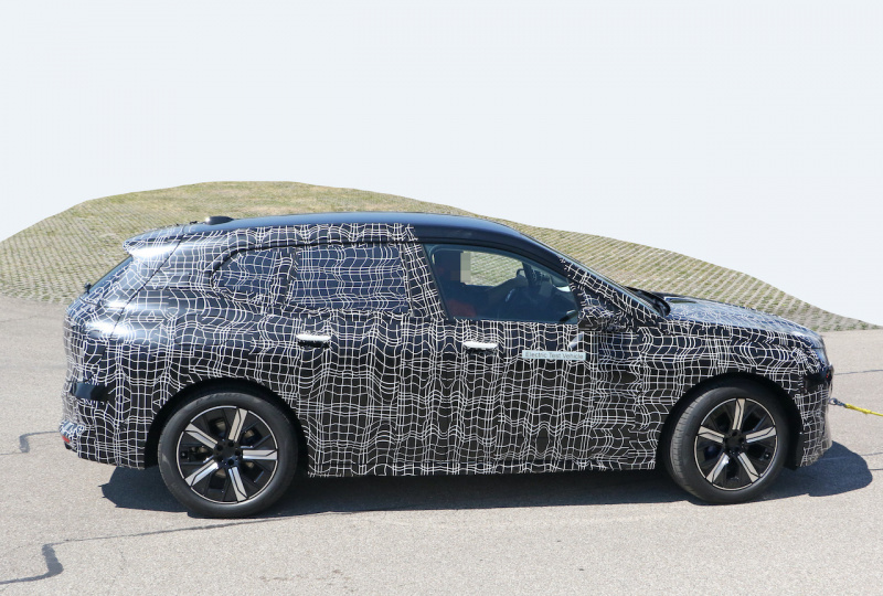 「BMW新型EVクロスオーバーSUV「iX5」、最終デザイン見えてきた！」の5枚目の画像