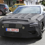 欧州高級ブランドがターゲット。ジェネシスG70、シューティングブレークを設定へ - Spy shot of secretly tested future car
