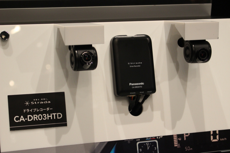 「コンパクトな前後2カメラ式、従来比で約2.6倍の表示解像度の「ストラーダ F1X PREMIUM10」専用ドライブレコーダー「CA-DR03HTD」を発売」の5枚目の画像