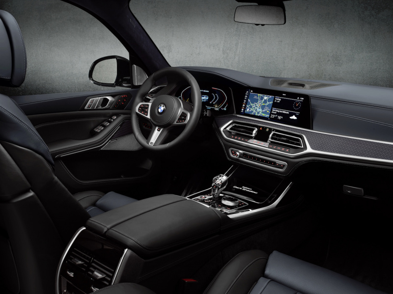 「限定7台！ 存在感ある漆黒をまとう「BMW X7 Edition Dark Shadow」が登場【新車】」の5枚目の画像