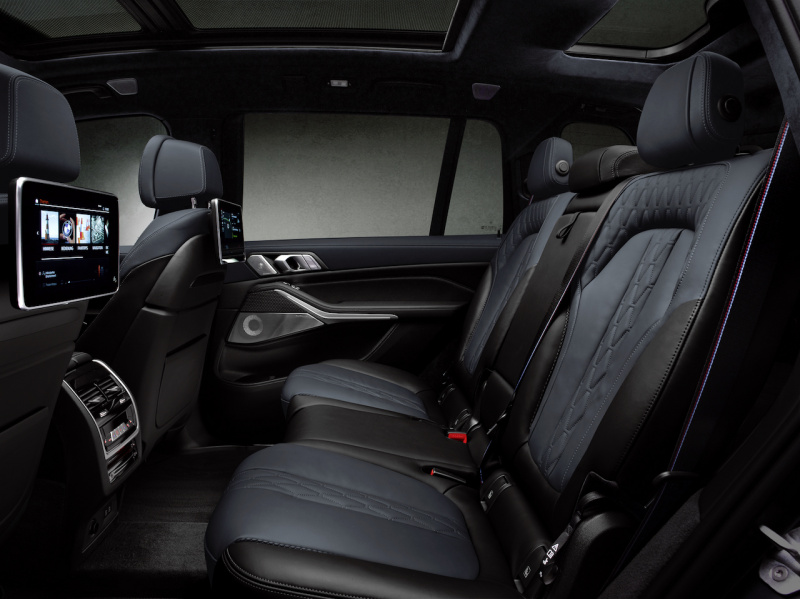 「限定7台！ 存在感ある漆黒をまとう「BMW X7 Edition Dark Shadow」が登場【新車】」の3枚目の画像