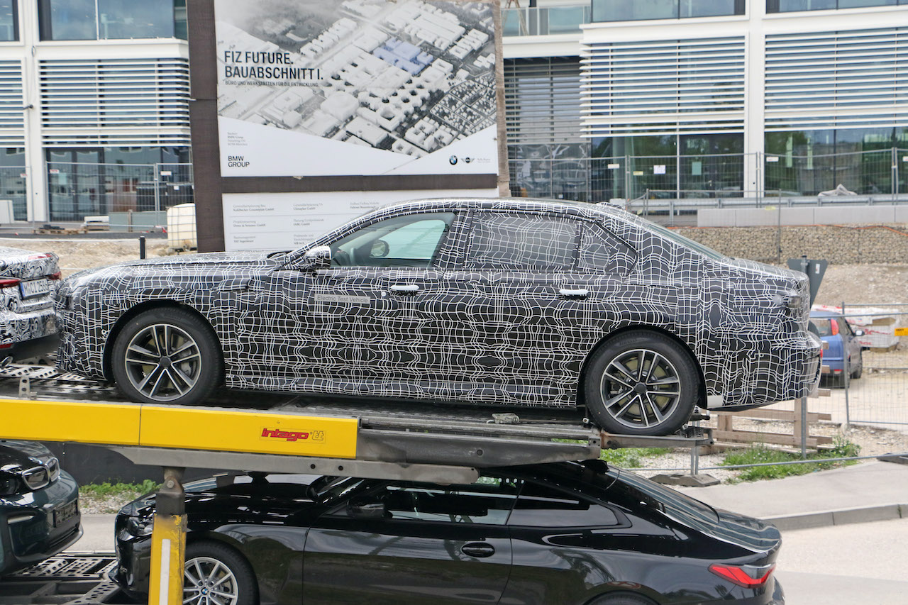 「BMW 7シリーズ次期型は「E38」風シャークノーズ採用か!?　EV「i7」をキャッチ」の5枚目の画像