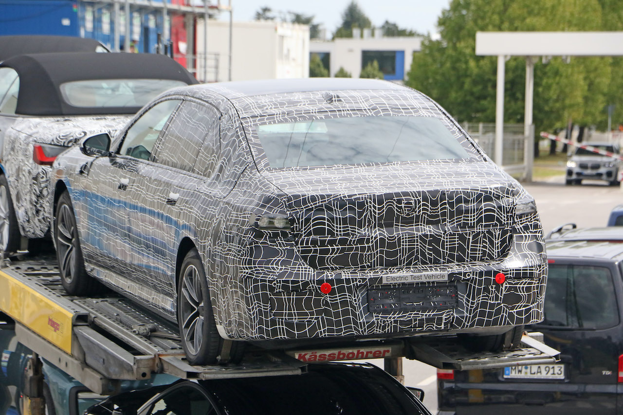 「BMW 7シリーズ次期型は「E38」風シャークノーズ採用か!?　EV「i7」をキャッチ」の7枚目の画像
