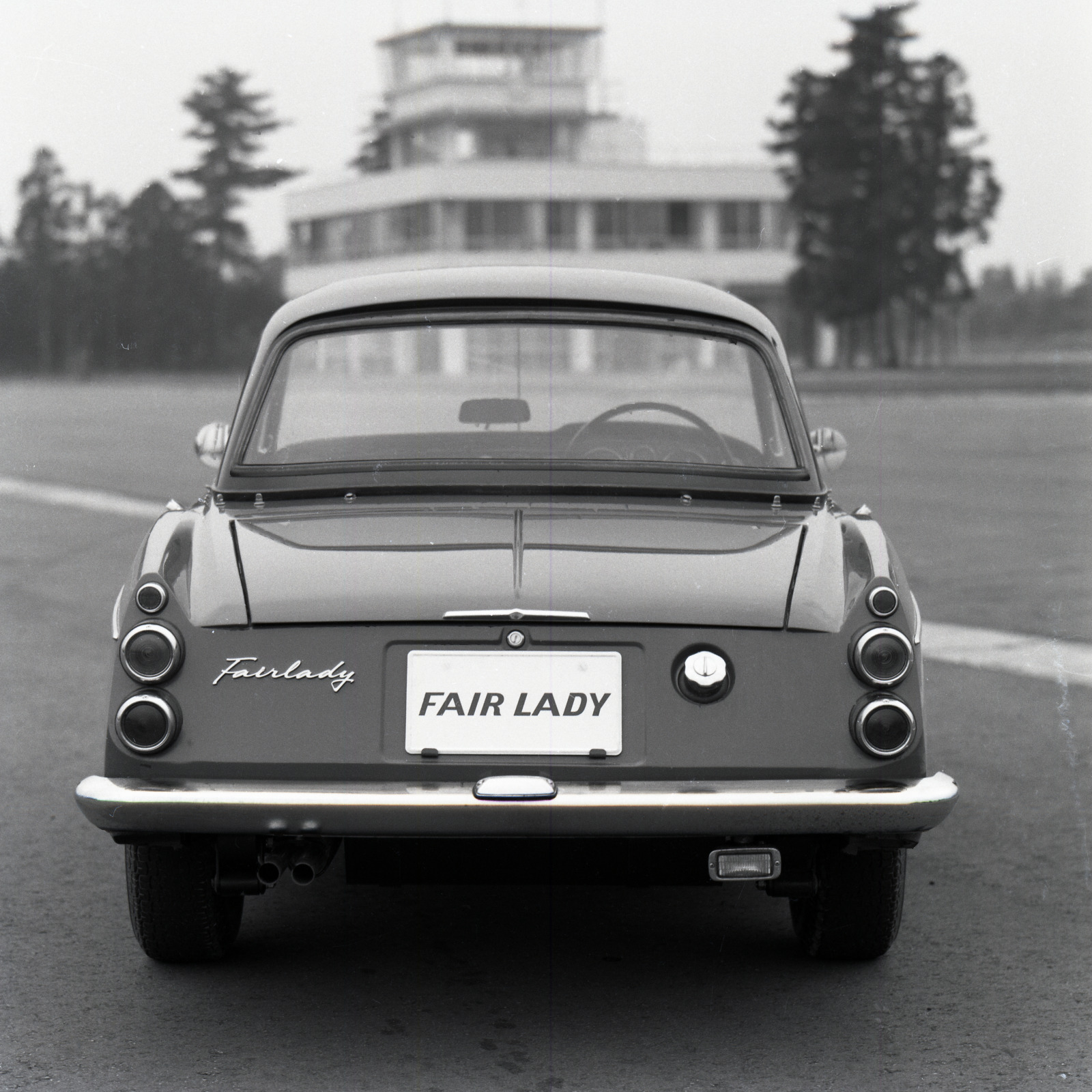 フェアレディ260ze 2by2 画像 幻の国内向け260zも 新型フェアレディzを前に歴代zを振り返る 初代 S30z編 Clicccar Com