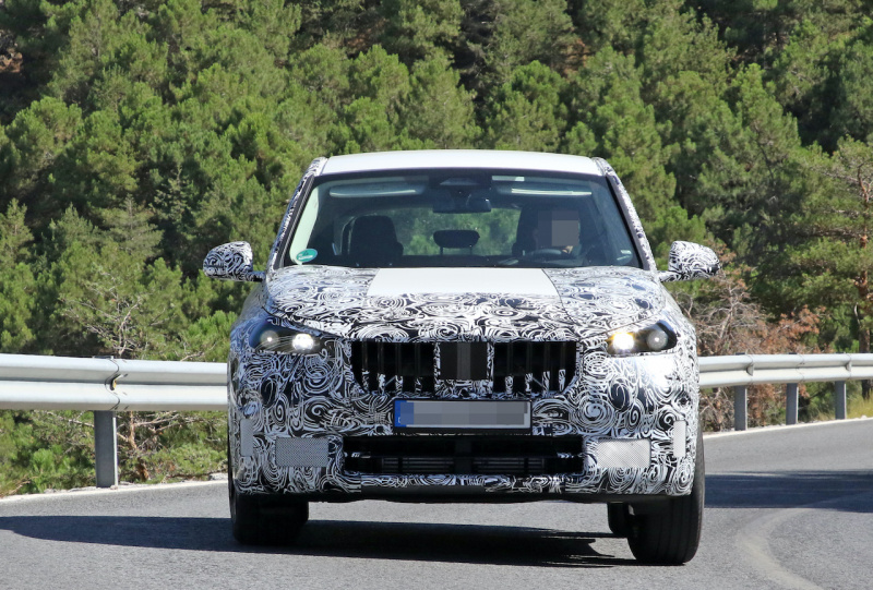 「BMW X1次期型、グリル拡大し公道テストデビュー！」の2枚目の画像