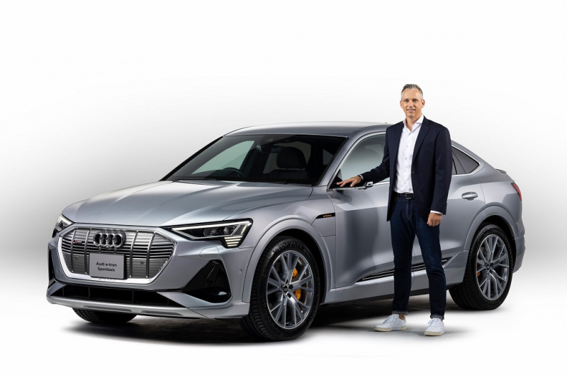 「アウディ初の100％電気自動車「Audi e-tron Sportback」日本発売!! 航続距離は407km、価格は1327万円〜【新車】」の1枚目の画像