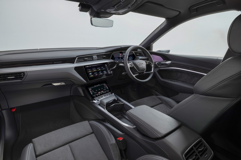 「アウディ初の100％電気自動車「Audi e-tron Sportback」日本発売!! 航続距離は407km、価格は1327万円〜【新車】」の4枚目の画像