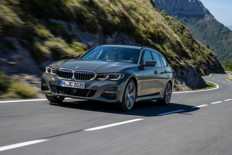 「BMW3シリーズツーリングに2.0Lガソリンエンジン搭載の「BMW 318i Touring」が登場【新車】」の3枚目の画像