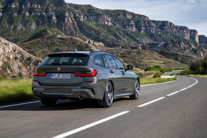 「BMW3シリーズツーリングに2.0Lガソリンエンジン搭載の「BMW 318i Touring」が登場【新車】」の5枚目の画像
